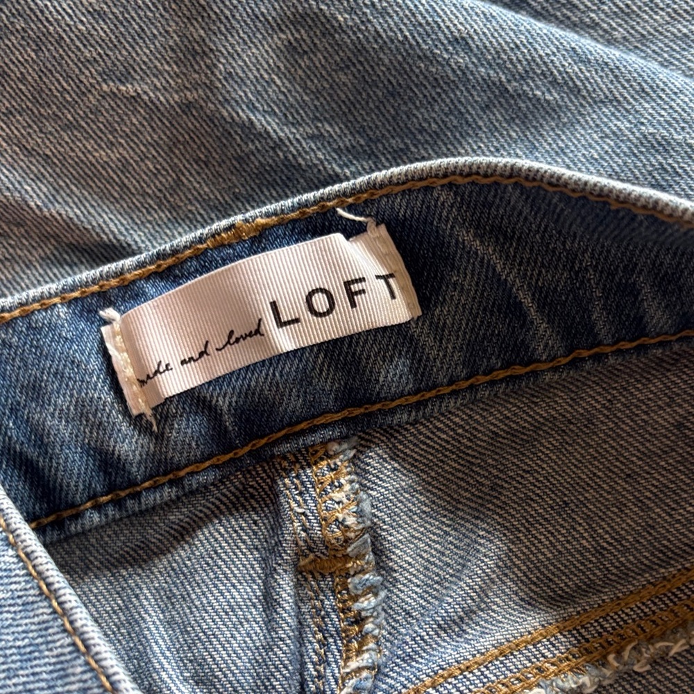 LOFT size 4 “The Wide Leg” Classic Blue slightly distressed jeans - Picture 4 of 7